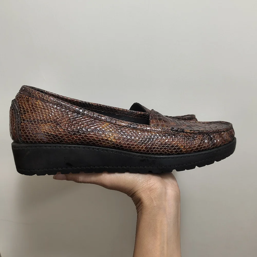 Stuart Weitzman Brown Croc Embossed Leather Low Wedge Loafer 10